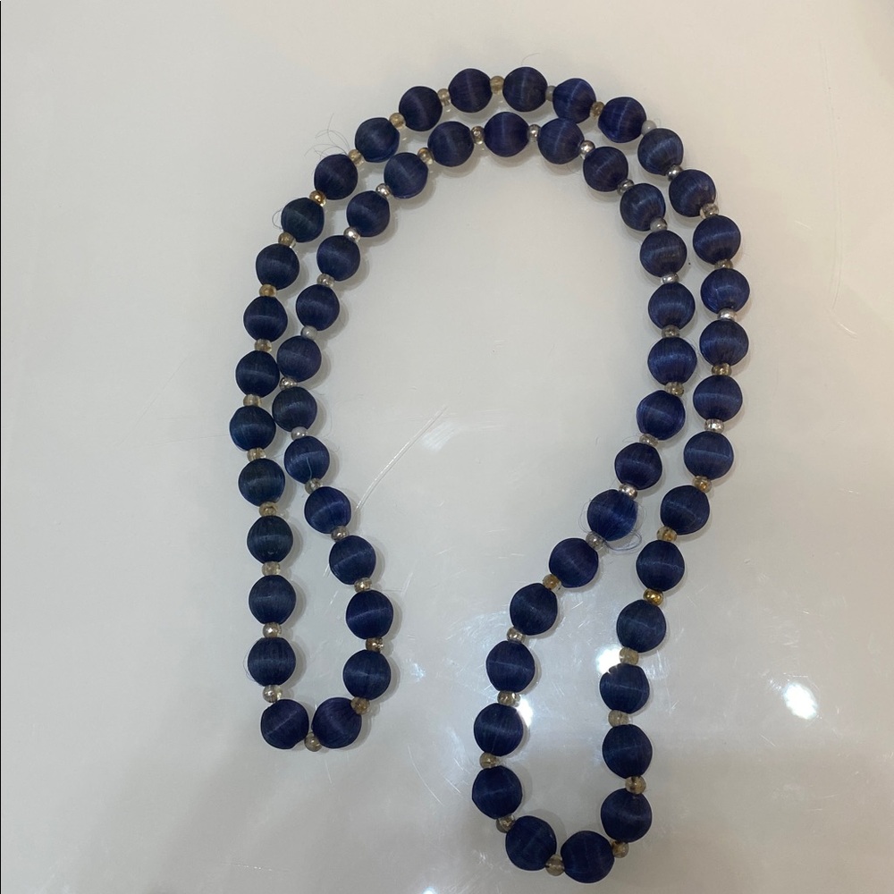 Blue silk beaded necklace - Picture 3 of 3